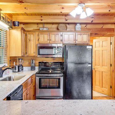 Pigeon Forge Cabin Premier Location And Hot Tub Exterior photo