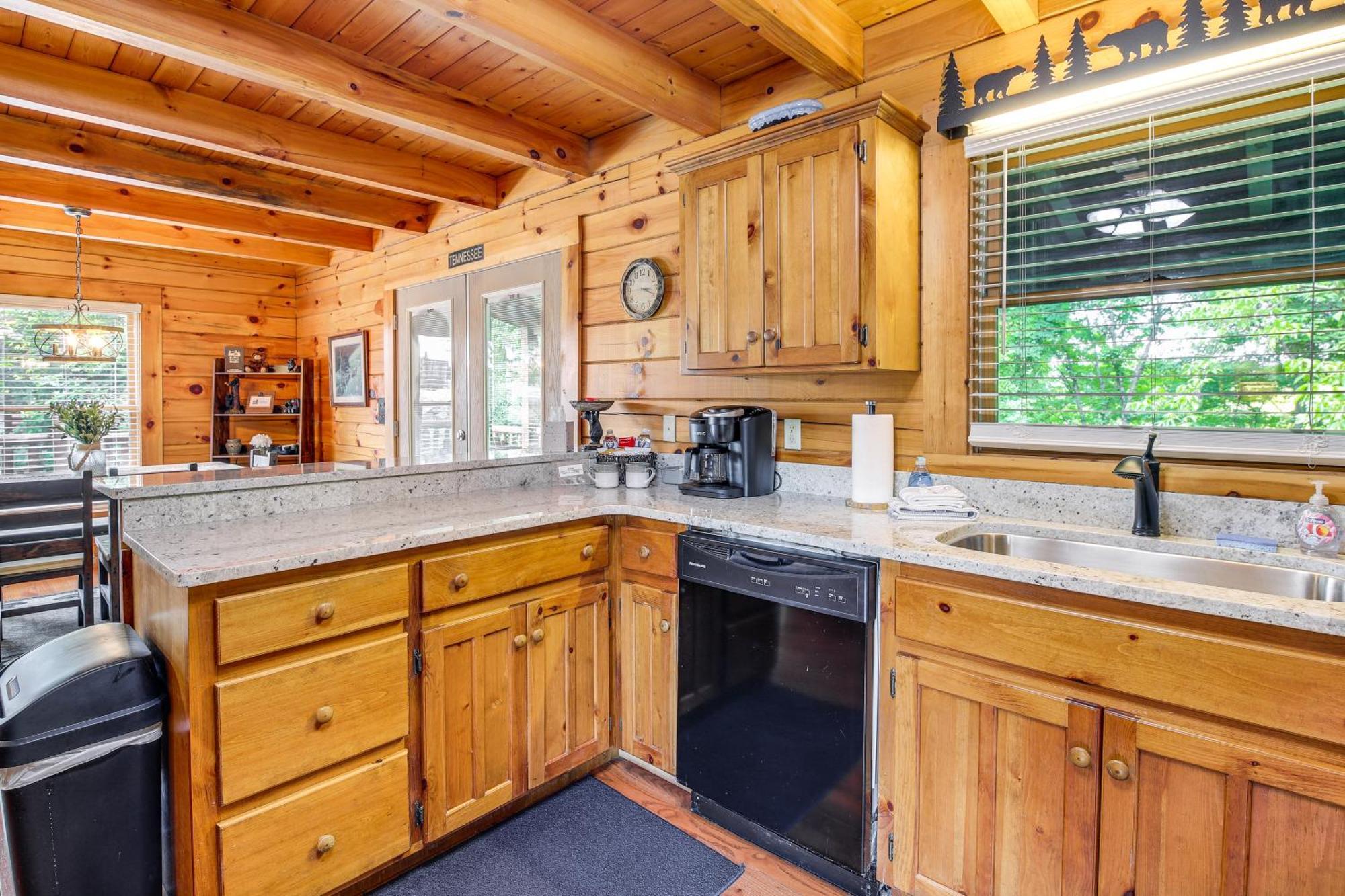 Pigeon Forge Cabin Premier Location And Hot Tub Exterior photo